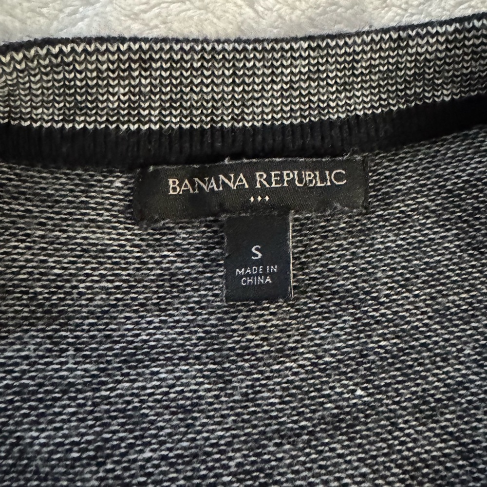 Banana Republic Gray Cardigan Sweater Classic V-Neck - Picture 2 of 2